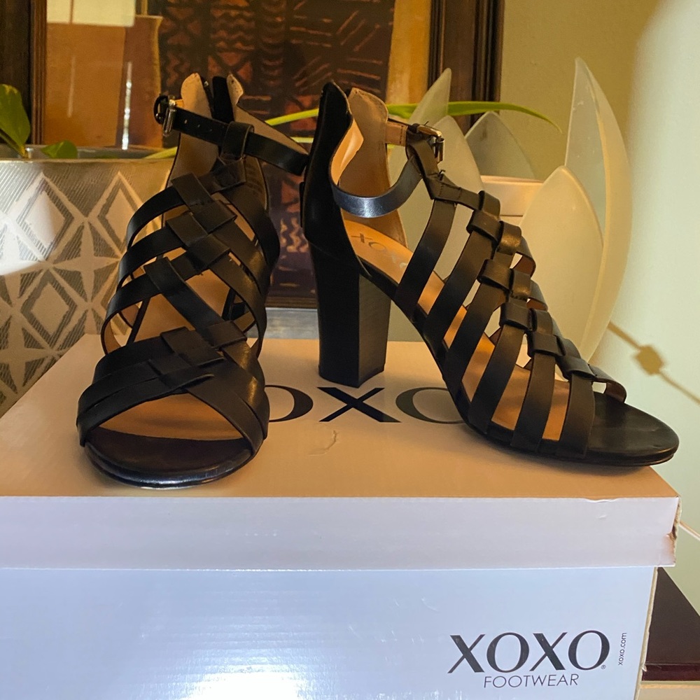 XOXO Strappy & Sassy Heels EUC in box